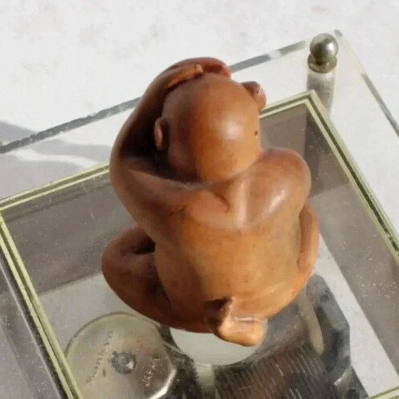 RARE Vintage Peek-A-Boo Monkey Lucite Music Box Made In Hong Kong - Picture 6 of 7